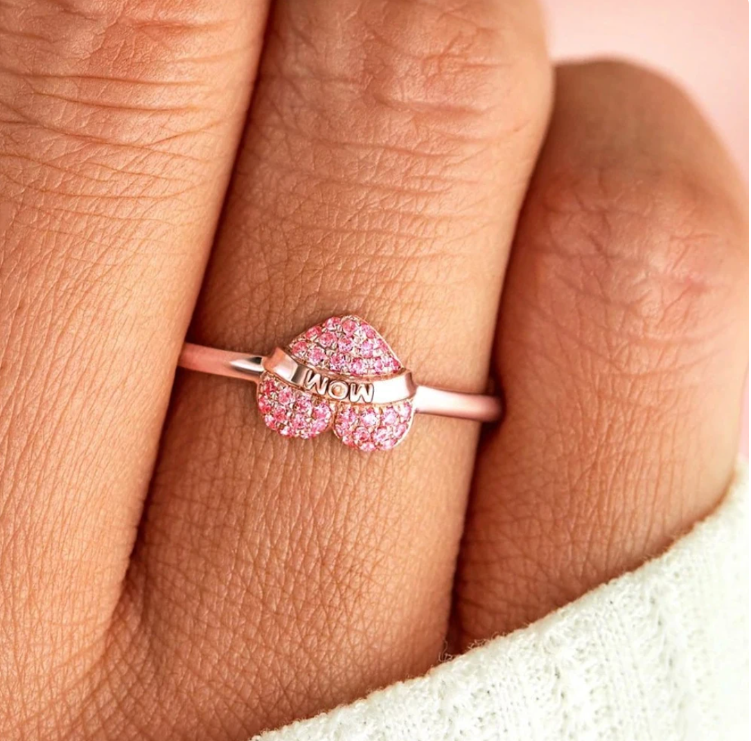 Feiner Herzring "Mama" mit Zirkonia und 18K vergoldet.
