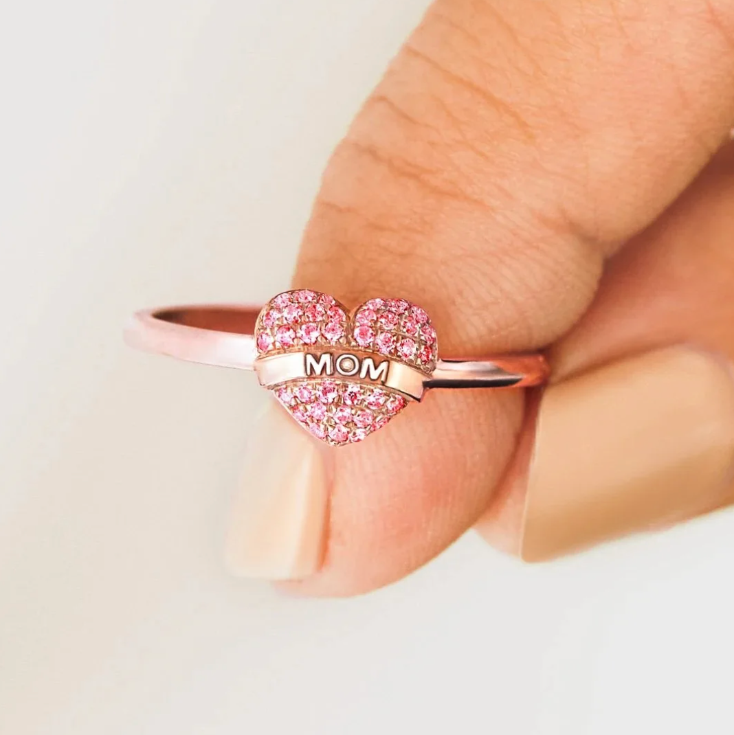 Feiner Herzring "Mama" mit Zirkonia und 18K vergoldet.