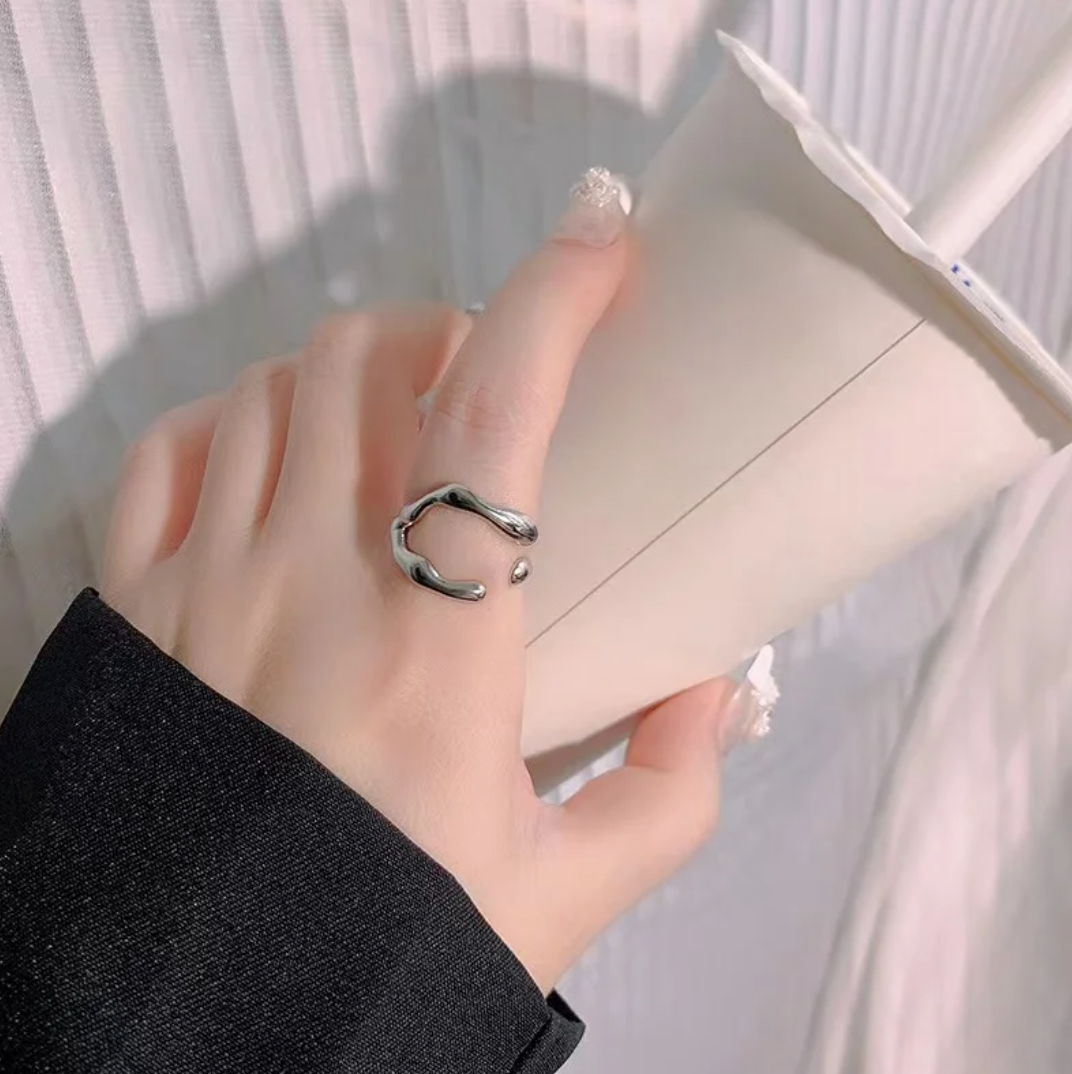 Unregelmäßiger Ring im böhmischen Stil aus 925er Sterlingsilber