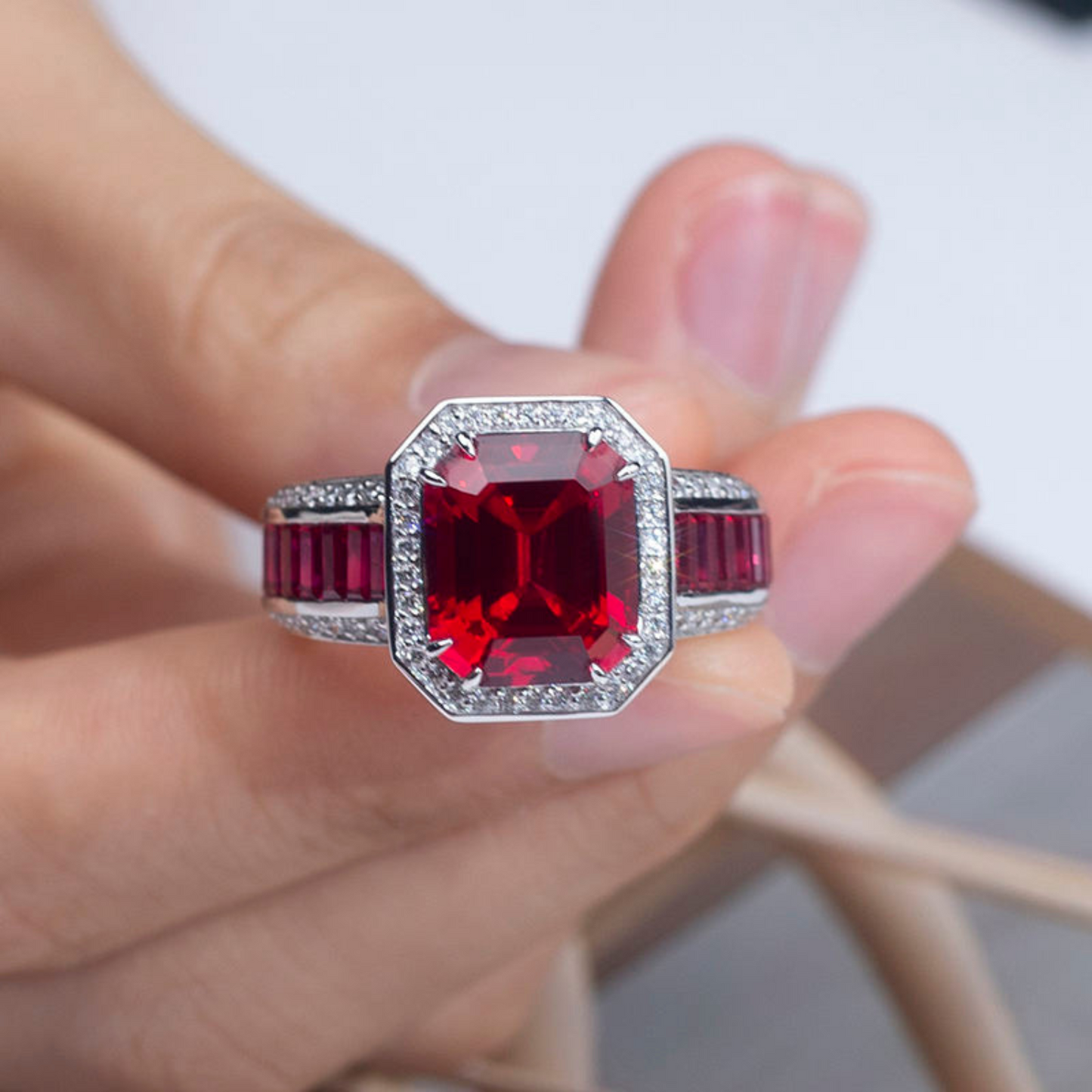 Luxus-Laborgezüchteter Rubin Facettierter Ring