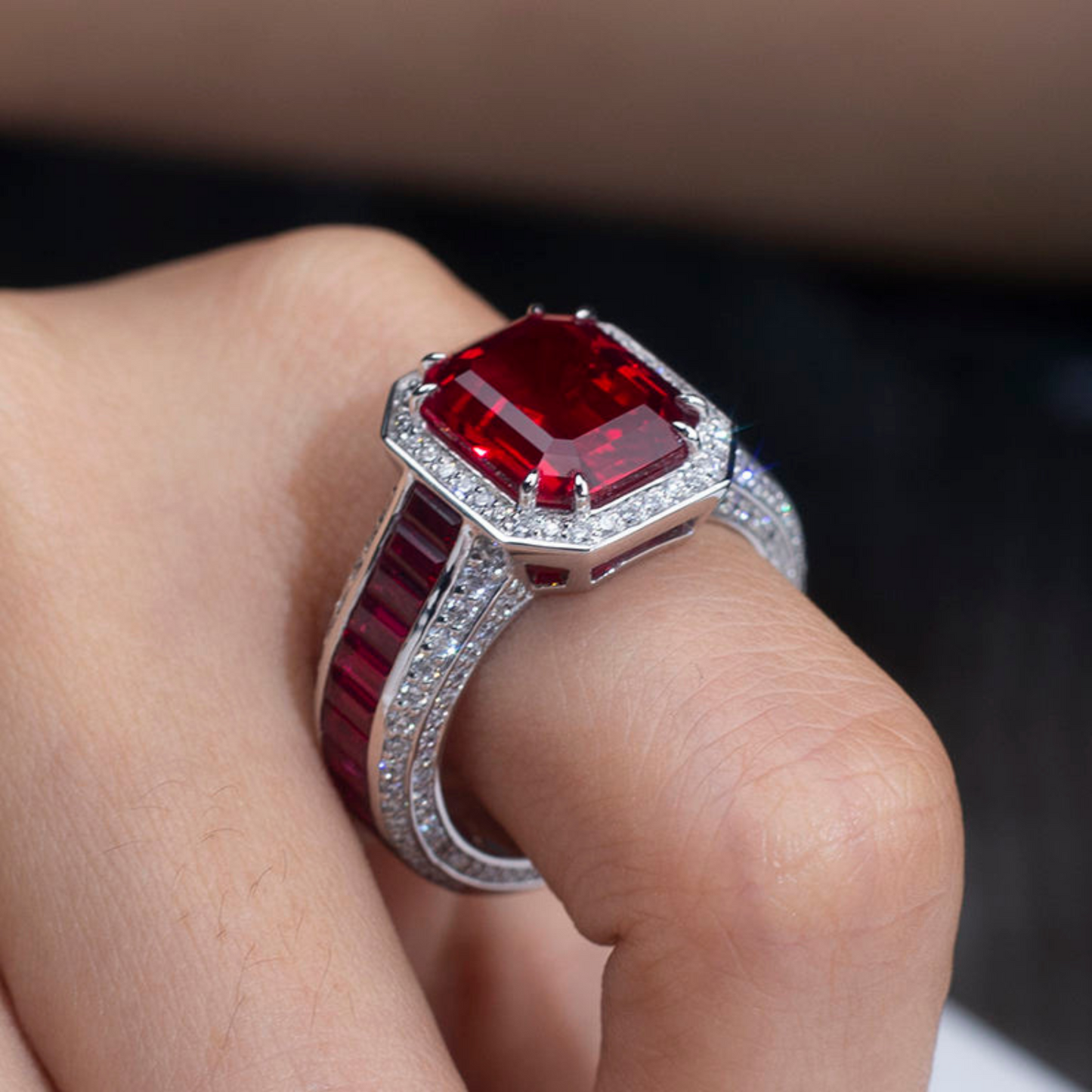 Luxus-Laborgezüchteter Rubin Facettierter Ring
