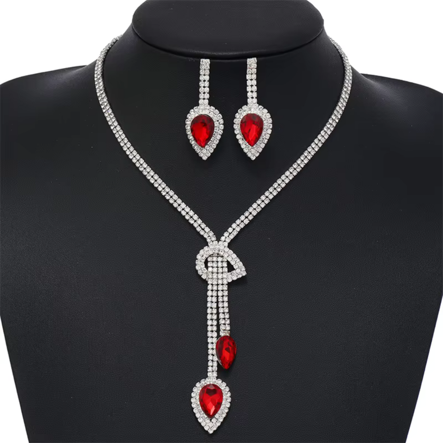 Rotes Strass-Halsketten- und Ohrsteckerset