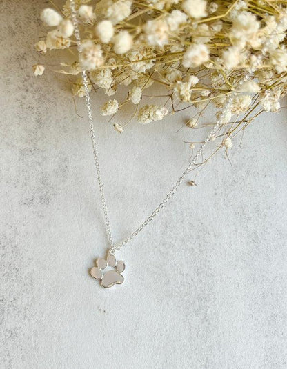 LYA – Stilvolle Silber-Pfoten-Halskette aus Edelstahl für einen eleganten Look