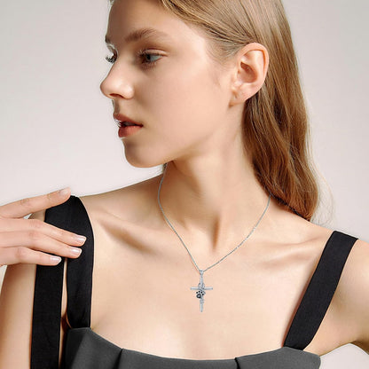 LYORA – Elegante Pfoten- und Kreuz-Halskette aus 925er Sterlingsilber für einen stilvollen Auftritt