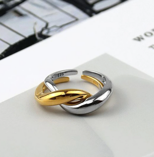 Ring aus 18 Karat vergoldetem und 925er Sterlingsilber ineinandergreifend