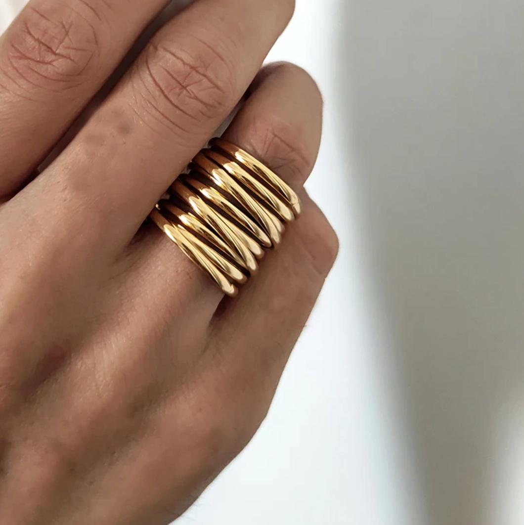 18 Karat vergoldeter Ring mit römischem Band