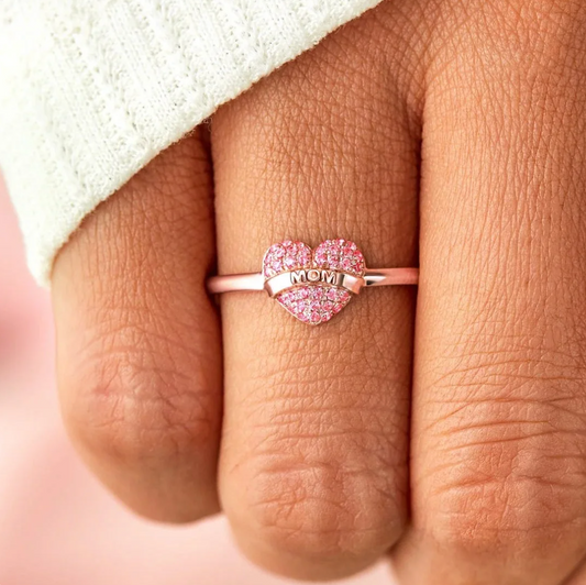 Feiner Herzring "Mama" mit Zirkonia und 18K vergoldet.