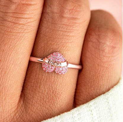 Feiner Herzring "Mama" mit Zirkonia und 18K vergoldet.
