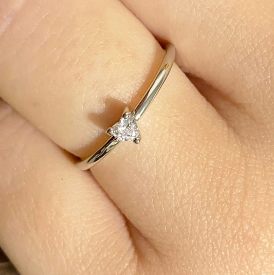 Kleiner Ring aus 925er Sterlingsilber mit Zirkoniumdioxid