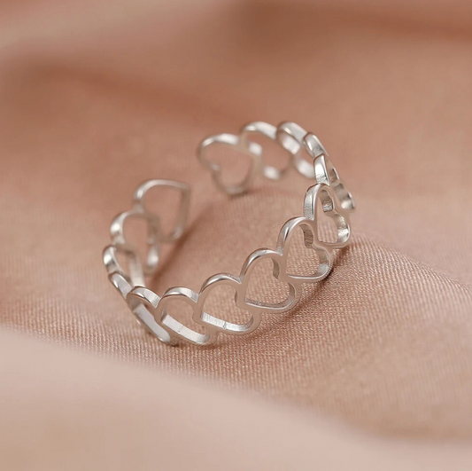 Ring mit Herzen in Umfang in Sterlingsilber 925
