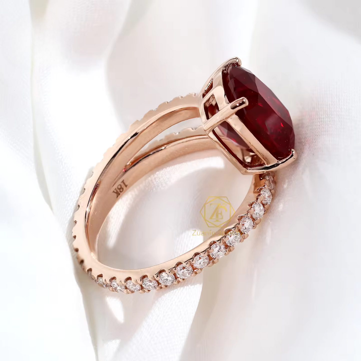 Kissenförmig geschnittener Moissanit-Ring