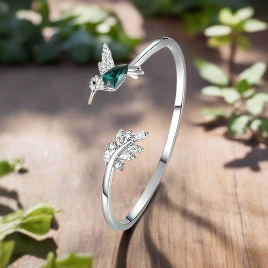 AYANA – Eleganter verstellbarer Kolibri-Ring mit funkelndem Strassdiamant