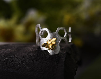 Eleganter verstellbarer Waben-Ring mit 18k Gold-Veredelung – MAEL