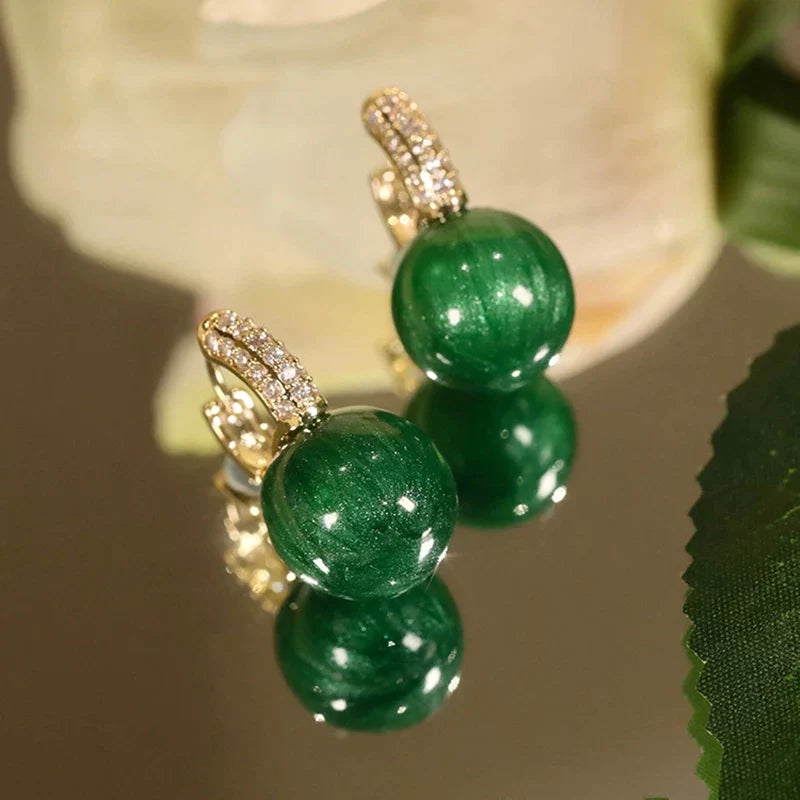 Grüne Perlenohrringe in Gold