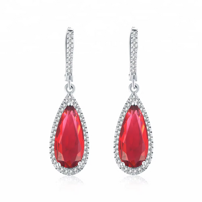 Rotes Schmuckset aus Zirkonia mit Strasssteinen