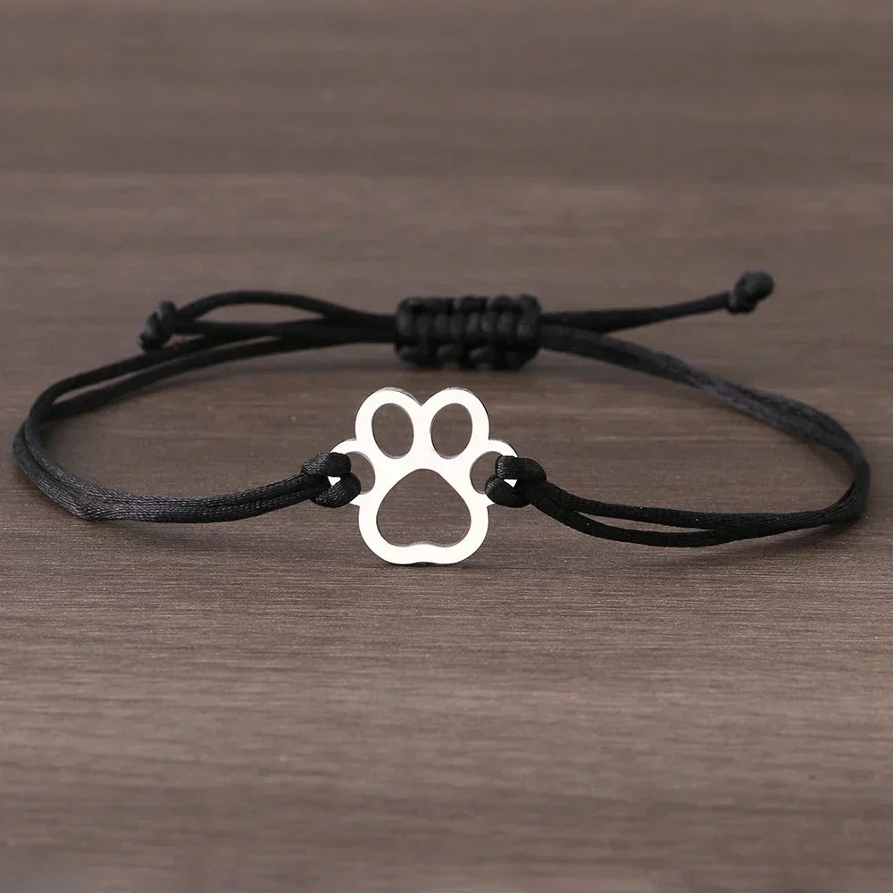 ELINE – Elegantes verstellbares Pfotenarmband mit schwarzer und roter Kordel für stilvollen Ausdruck