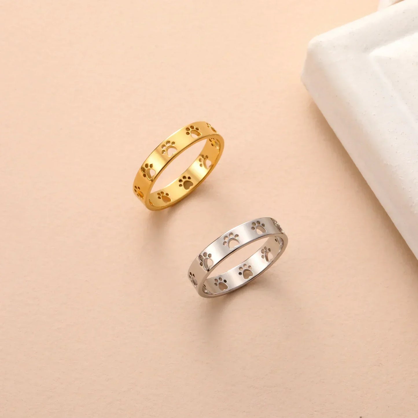 MIRAIE – Eleganter verstellbarer Pfotenabdruck-Ring in glänzender Goldoptik aus hochwertigem Edelstahl