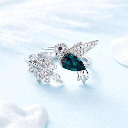 LUNAYA – Eleganter verstellbarer Glitzerring mit bezauberndem Kolibri und funkelndem Strassstein