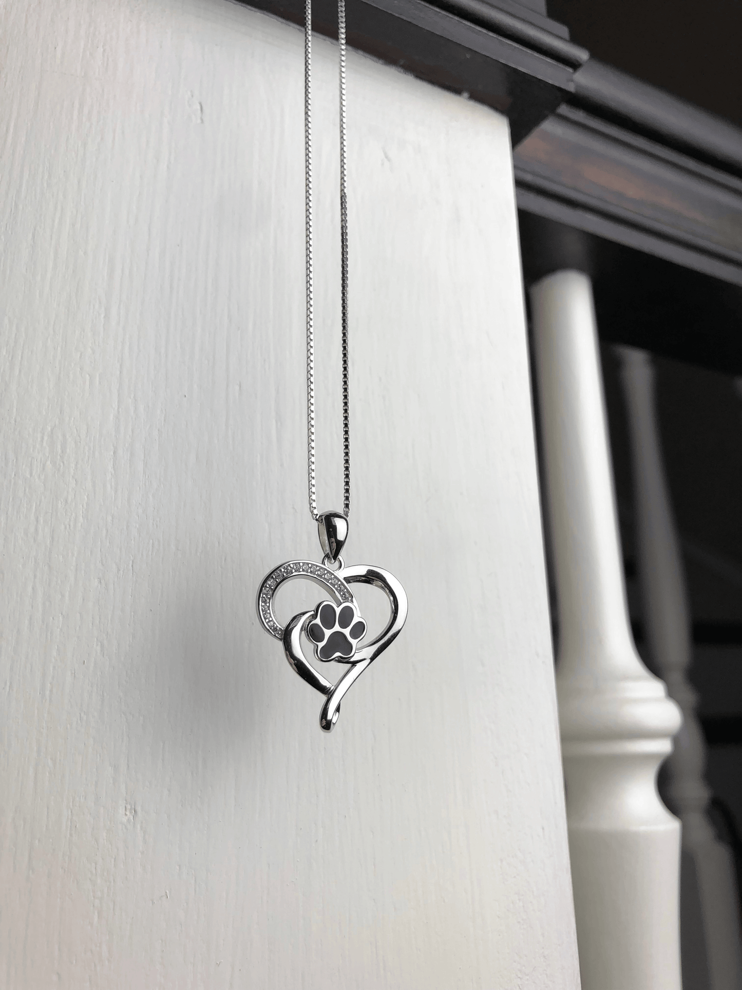 ELIN – Elegante Infinity-Halskette mit Herz & Pfote aus rostfreiem Edelstahl